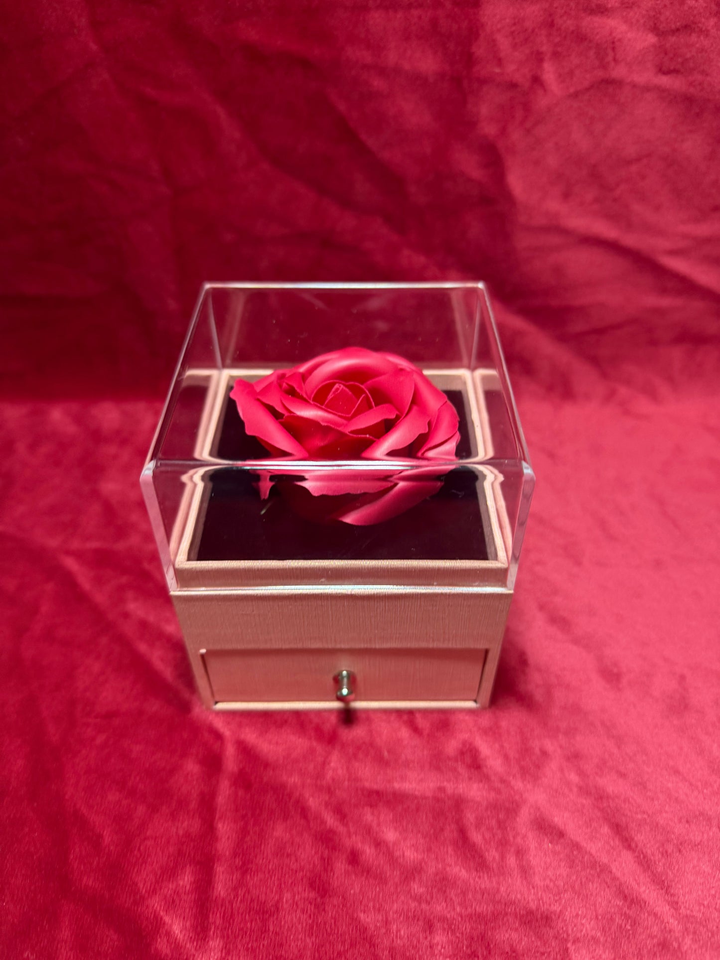 box-con-rosa-rosa-collana-con-cuori